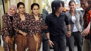 Namun dibalik semua ada kisah masa lalu yang panjang dilaluinya dengan ariel noah. Masih Ingat Sarah Amalia Mantan Istri Ariel Noah Kini Semakin Cantik Bikin Pangling Jangan Kaget Tribun Timur