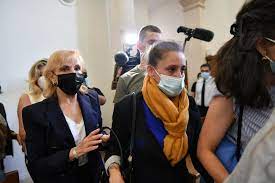 À quelques semaines de son procès, une ancienne pétition demandant sa libération s'approche des. Xqdh8nus Aujqm