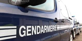 When they arrive, they discover a headless body floating in the water. Ile De Re Reconstitution D Une Tentative De Meurtre Sur Des Gendarmes