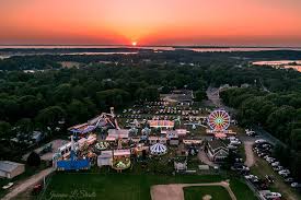 Besides, you can also get information about the weather and surf forecast, as well as the data on sunrise / sunset and moonrise. Stormhour On Twitter North Sea Fire Department Carnival Southampton Ny By Hamptonsdrone Best Of The Rest Weather Photo Of The Week 23rd March 2020 Https T Co 3vvrjofwvg Stormhour Https T Co Wa9ganbow9