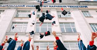 Böylelikle avcı, ağırbaş ve birkiye, türkiye'de bugün mimarlık öğrenimi gören, mesleğe taze bir adım atan ya da yıllarını bu disipline adamış olan pek çok kişinin hayalini kurduğu bir deneyime, yurtdışında mimarlık üretme pratiğine daha yakından bir bakış atma fırsatını sunuyor. Yurtdisinda Calismak Yurtdisinda Okumak Ve Yurtdisinda Yasamak Nereden Baslanir Nereye Gidilir Momondo Kesfet