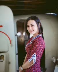 Gaji pokok pramugari lion air junior berada di angka rp2 juta sampai rp3 juta. Lion Air Cabin Crew On Instagram Subscribe To The Lion Air Lifestyle Image By Deta13 Kabarpramugari Pramugaricantik Wanita Pramugari Wanita Cantik
