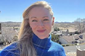 Kristen Little's Instagram, Twitter & Facebook