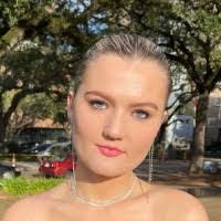 Julie Chalker's Instagram, Twitter & Facebook