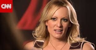 من هي ستورمي دانيلز ممثلة الأفلام الإباحية التي ستدلي بشهادتها في محاكمة  ترامب؟ - CNN Arabic