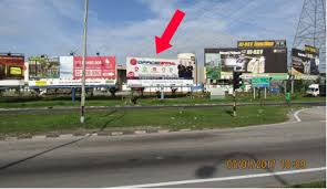 There is a territory equipped for playing golf with the necessary gear. Berhadapan Jalan Ke Batu Tiga Shah Alam Outdoor Billboard Advertising Agency