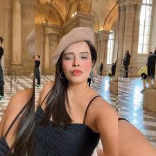 Paris, I louvre you. ❤️ . . . . . . . . . . . . . . . . . . #honeymoon  #parisfrance #louvre #parisvibes #frenchgirl #wheninparis #visitparis