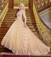 Daha Once Ki Yeni Tesettur Nisanlik Modelleri Yazimizda Tesetturlu Nisan Elbiseleri Bulmanin Aslinda Zor Olmadigindan Elbise Dugun Gelinlik Victorian Elbiseler