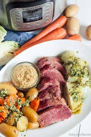 White onions, large and coarsely chopped. Sofortrezept Fur Corned Beef Und Kohl Einfaches Und Gesundes Rezept
