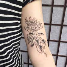 Chrysanthemum Tattoo On Arm Chrysanthemum Tattoo Body Tattoos Crysanthemum Tattoo