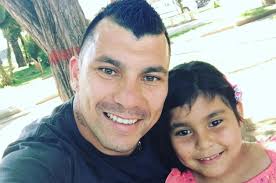 No quiero vivir en argentina, escribió ante la consulta de un seguidor en instagram, por lo que las chances de un retorno del chileno parecen mínimas. Agustina La Hija Menos Conocida Y Con Un Gran Parecido A Gary Medel Mamas Bellas Noticias De Mujeres