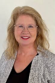 Kim Ries's Instagram, Twitter & Facebook