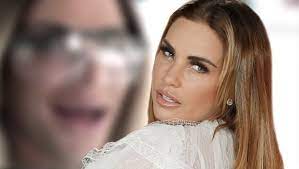 Der käuferschutz ist deine absicherung, wenn eine ware nicht ankommt, beschädigt ist oder nicht der beschreibung entspricht. Katie Price Gruselige Bilder So Sehen Ihre Zahne Wirklich Aus Bunte De