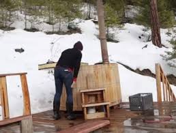 Here is a wonderful tutorial on how to create your own outdoor winter planters with birch, magnolia and conifer branches. 12 Relaxing And Inexpensive Hot Tubs You Can Diy In A Weekend Diy Crafts