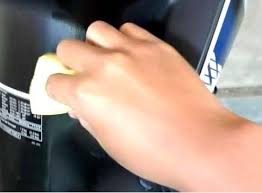 Oleskan secara merata pada permukaan minyak selanjutnya yang dapat digunakan sebagai cara menghilangkan ketombe secara alami, cepat, dan permanen adalah minyak almond. Cara Menghilangkan Cat Bekas Pilox Tanpa Di Kerok Teknik Otomotif Co Id