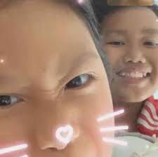 Who owns the basketball hoop in the Saturday Market park?