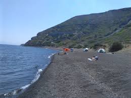 Ανήκει στην ομάδα των αρχαίων νοτίων σποράδων, και βρίσκεται δυτικά τηςρόδου, ανάμεσα στην κω, την τήλο και την αστυπάλαια. Nisyros Ekei Poy O My8os Einai Zwntanos Page 2 Travelstories