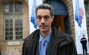 Il a été gracié partiellement par jacques chirac en 1996 et est sorti de prison en 1998. Les Analyses Adn Confirment L Innocence D Omar Raddad