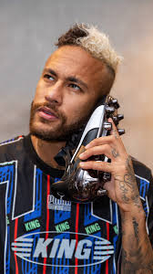 Neymar's move to with puma assures him to be the absolute king of this football company. Neymar Jr Site On Twitter Alo King Ta On Chuteira Nova Kingisback Hi King Is On Legendary Football Boot Kingisback Neymar Neymarjr Puma Psg