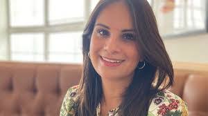 Lara Hancock's Instagram, Twitter & Facebook