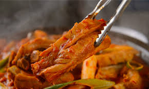 È chiamata anche carne di pecora, ma tale espressione si riferisce in modo più specifico alla carne di femmina adulta a fine carriera, mentre la carne ovina comprende anche quella di agnello da latte (), agnellone e montone. Costine Di Maiale 3 Ricette Facili E Gustose