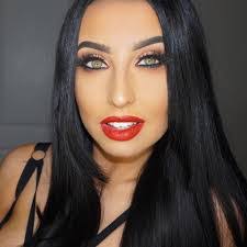 Danielle Robertson's Instagram, Twitter & Facebook