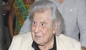 Ηλικιωμένος επιτέθηκε με όπλο σε παιδιά γιατί τον πείραζε το παιχνίδι τους. Antwnhs Kalogiannhs Pws O Mikhs 8eodwrakhs 3ekleidwse Thn Kariera Toy Newsblog Gr