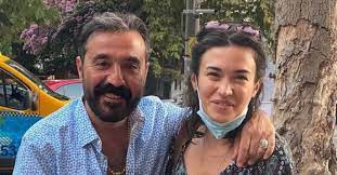 Eşkıya dünyaya hükümdar olmaz'ın başarılı oyuncusu mustafa üstündağ ve oyuncu ecem özkaya boşandı. Mustafa Ustundag Ile Ecem Ozkaya Ogullari Ahmet Kaan Icin Bir Araya Geldi Unlu Cift Sosyal Medyadan Paylasti Son Dakika Magazin Haberleri