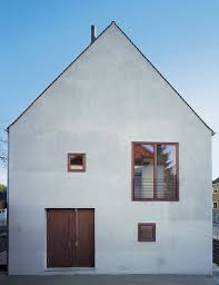 Only complaint is that the bathroom sink is a bit small. Doppelhaushalfte In Munchen Fassade Haus Haus Architektur Architektur Haus