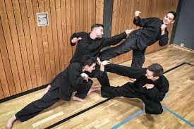 Www.egnoka.de/ kung fu lernen, enfach und schnell einen angriff zum kopf verteidigen. Aus Dem Kampfsport Kung Fu Lernen Und Trainieren Sc Janus E V