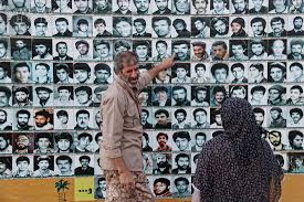 مادر شهیدی که تکه‌های بدن فرزندش را با دستان خودش به خاک سپرد