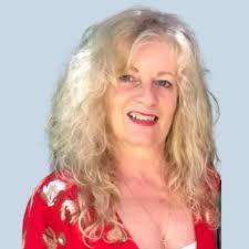 Tracy Crowe's Instagram, Twitter & Facebook