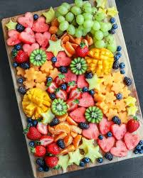 A cute, fun, tasty and super easy to assemble snack for the holidays. Pin By Lucie Posledni On Delicious Festive Fruit Platter Food Pretty Food