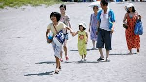 In fact, it is another of the intricate and nuanced family dramas in the classical japanese style, of which. Kritik Zu Shoplifters Epd Film