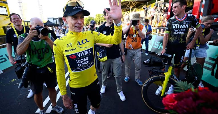 Vingegaard and Pogacar start as they mean to go on at Tour de France