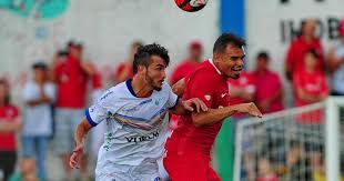 Chile's eduardo vargas, right in white, scores the opening goal during the group b world cup soccer match between spain and chile at the maracana stadium in rio de janeiro, brazil, wednesday, june 18, 2014. Destaque Do Veranopolis Em 2017 Pode Ser Reforco Do Caxias Pioneiro