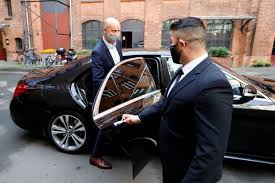 Here's the uber car requirements you'll need to check and follow before applying to become an uber driver. New Chauffeur Hailing Service Seeks To Challenge Uber Lyft In City Rides Wsj