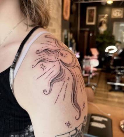 Sun and moon shoulder cap🌞🌙✨ Swipe to see a couple of healed photos from tattoos I did earlier this year➡️ - - - - #finelinetattoo #celestialtattoo #suntattoo #moontattoo #femaletattooartist #mntattooers