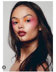 5 Facial Features Modeling Agencies Dig For 1:Facial features Many modeling  agencies and cosmetic brands look for a symmetrical face with even  features. Because shots are extreme close-ups, so casting agents will