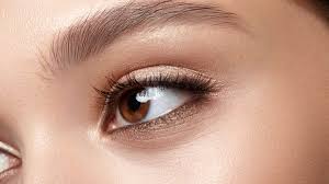 Pour ce qui est de la teinte, choisissez la essayez la teinte convoitée sur vos maxillaires, et non sur le dos de votre main, qui est plus foncé que le quel maquillage pour les lèvres ? Comment Maquiller Les Yeux Marrons Astuces Conseils Et Idees