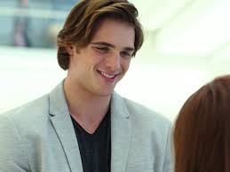 Il est connu pour son rôle de noah flynn dans the kissing booth 1 et de nathaniel « nate » jacobs dans la série hbo à succès euphoria Netflix S The Kissing Booth Is A Terrible Sexist Rom Com