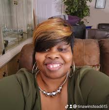 Mirror imagine with a twist. Sad thing is....it took us all morning to even  noticed our outfits🙈. #morningshow #needsleep #humpday Barbara Gibbs WTVD