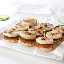 Mini Sandwich Suedois A La Truite Et Au Concombre Mini Sandwiches Cuisine De Rue Inspiration Cuisine