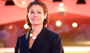 Ci sono normalmente 38 treni al giorno e il treno più veloce da zurigo a ginevra impiega 2h 41min. Kering Ginevra Elkann Leaves The Board Of Directors Luxus Plus