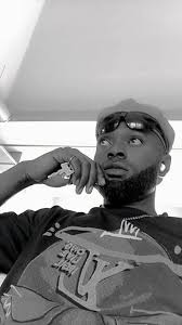 MEET ONE OF NIGERIA HUNTERS!! I never knew hunting business could be this  lucrative..a successful hunter displaying his cash after selling the bush  meat he k!lled...,,,Nigerian my COUNTRY.. Hmmmm Copied #viralpost2025  #instagood #