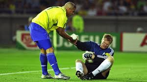 Der in deutschland lebende diplomat ali kemal aydın hat die kritik an der türkischen. Ronaldo Und Kahn 2002 Treffer Paraden Und Fairplay Dfb Deutscher Fussball Bund E V