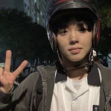 Hyunjae Yoojin [Omegaverse] . . AU when Yoojin pregnant Hyunjae's child and  ran away . . . Credit :  https://twitter.com/__hyaaaa__/status/1116026607364268032?s=21