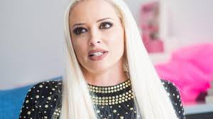 Zu der bildkombo schreibt daniela katzenberger auf instagram: Daniela Katzenberger Fruher Ohne Implantate Und Brust Op Hier Zeigt Die Katze Ihre Quarktaschen News De