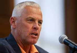 Jon Bumstead's Instagram, Twitter & Facebook