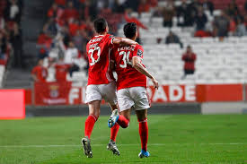 Assista agora a partida entre benfica x portimonense ao vivo pelo campeonato português a partir só aqui no futemax você não vai perder nenhum lance da partida entre benfica e portimonense. Coluna Vermelha Sl Benfica Portimonense Sc Numa Noite Chuvosa O Benfica Recebeu O 5 4 1 Do Portimonense E Acabou Por Fazer O Melhor Jogo Das Ultimas Semanas Abrimos O Marcador Com